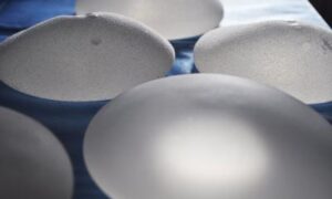 Implants mammaires : sur la piste d’une inflammation cachée